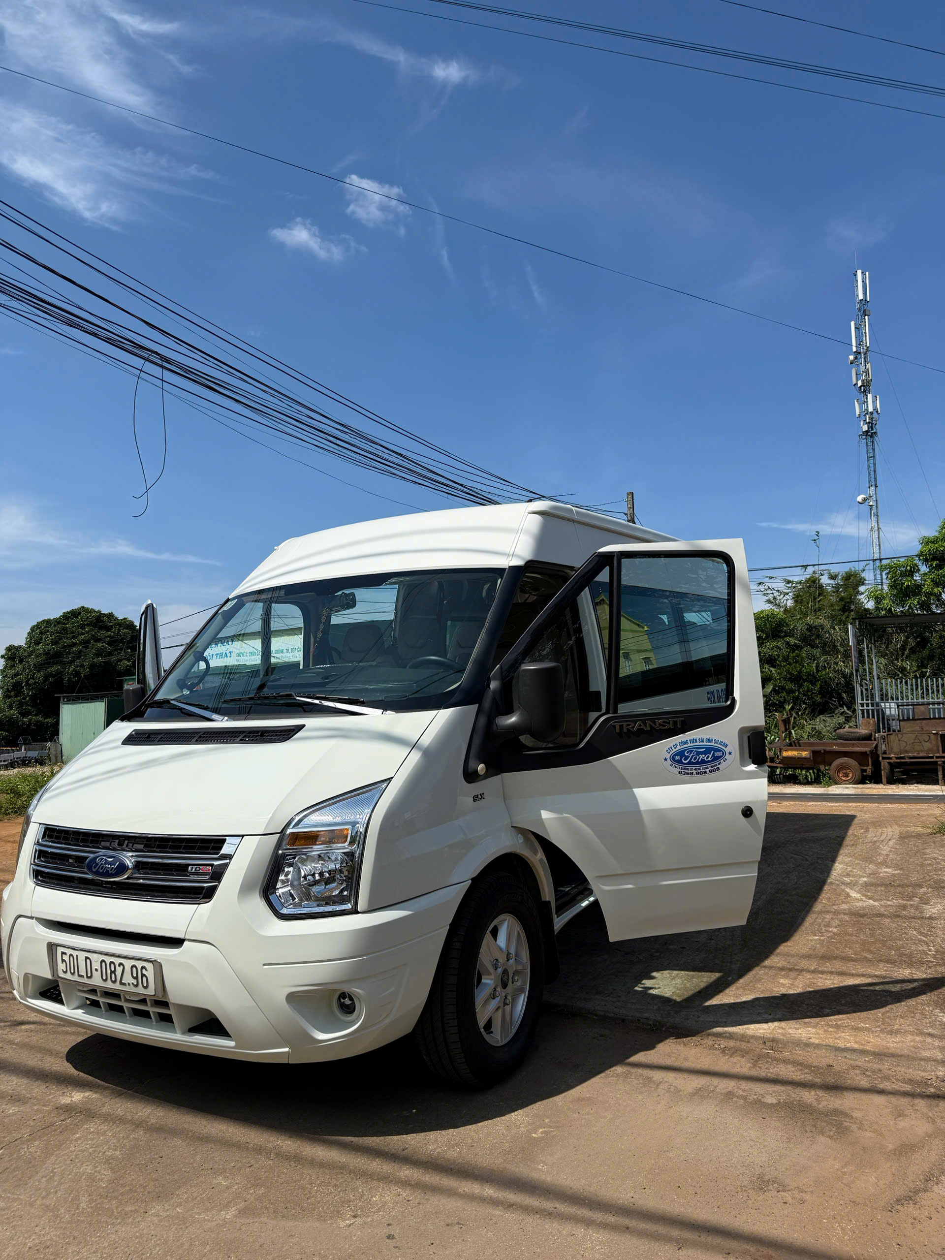 Xe du lịch 16 chỗ